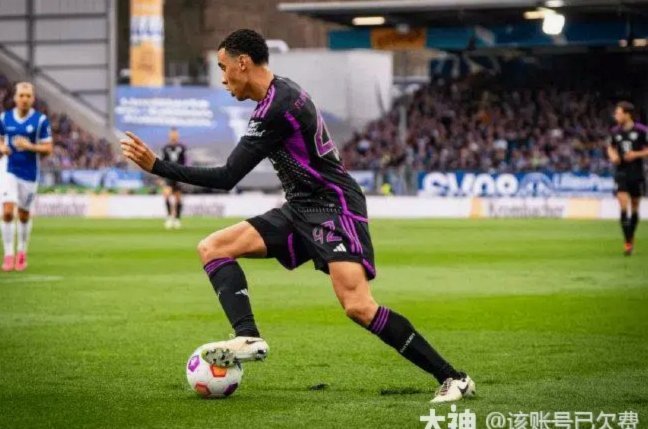 穆西亚拉赛后发声：展现韧性，全心聚焦欧冠赛程！