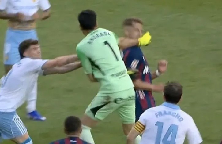 萨拉戈萨主帅称安德拉德平日安静，冲突或非冲动