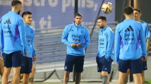 TyC：尽管名字被提及，但斯卡洛尼团队否认与皇马有过接触