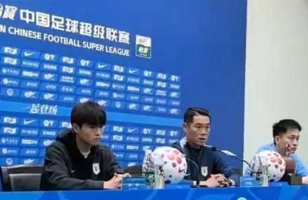 赛后韩鹏给依木兰开小灶