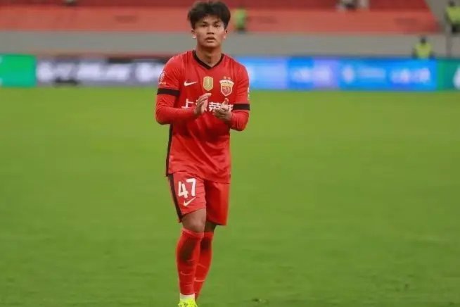 五星体育：蒯纪闻克劳德王燊超缺席海港训练，李帅傅欢回归