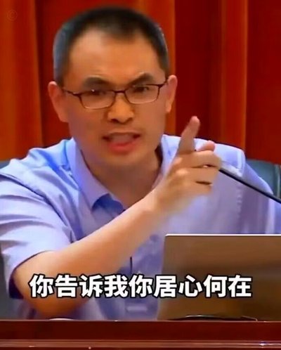 记者起立鼓掌，瓜帅笑着摆手：别鼓了，留到周日再鼓吧