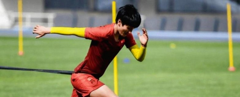 伯恩利官方：签下19岁中国前锋张家鸣，他将效力U21队