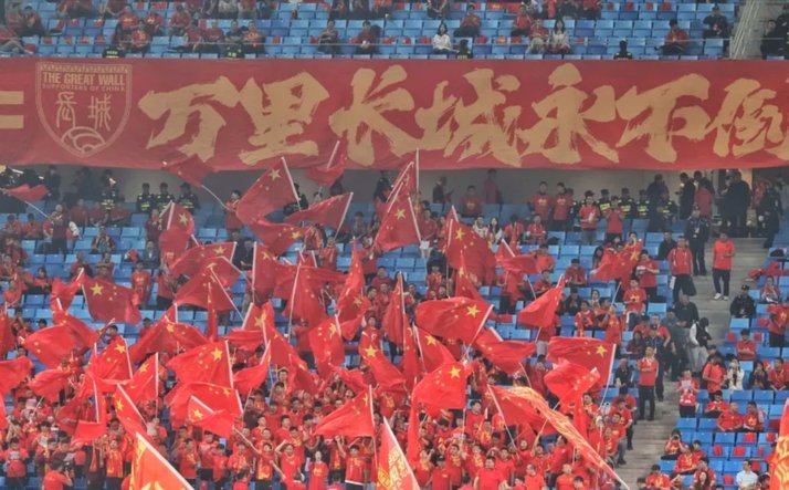 国足2-0领先新加坡 塞鸟首球张玉宁点射建功