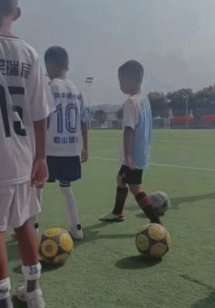 怎么看董路 9 年间自掏腰包 5800 万培养足球小将？