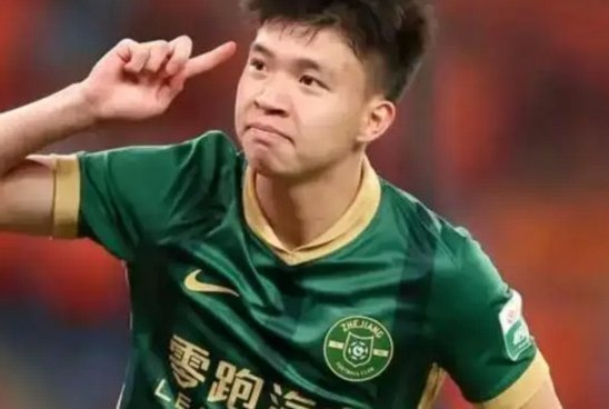 李浩然又立功了。这种中乙水平的球员竟然还能打主力。