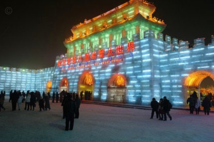 佩德里遇上蜜雪冰城：沪语“侬好，上海！”