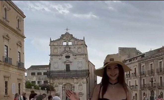 库库雷利亚夫人意大利度假风采尽显
