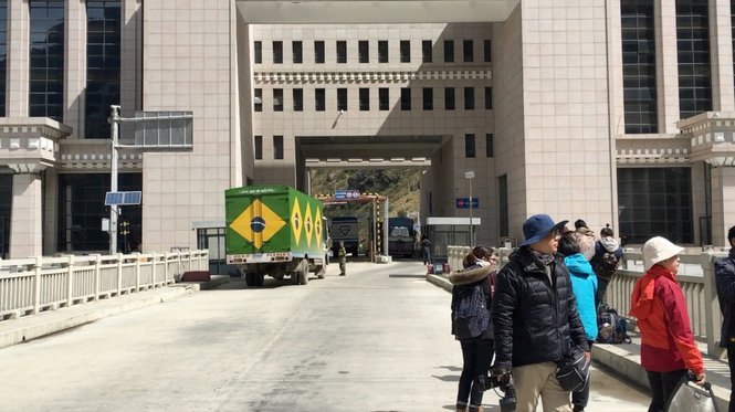 第二名赫尔城新援在基地外翻车，球员无大碍+引发对路况担忧